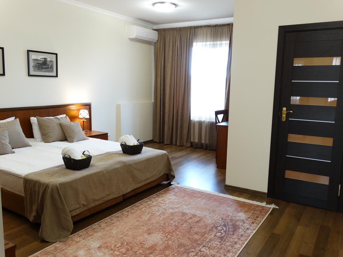 Henry Ford Mini Hotel Odessa Luaran gambar